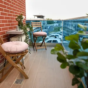 Urban Bliss - Contemporary Elegance In Modern Living Spaces Apartament